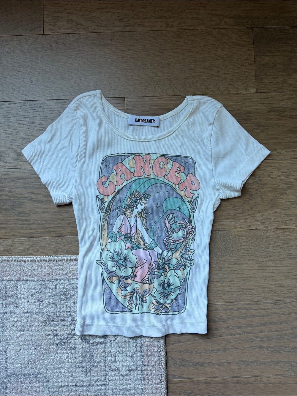 Daydreamer Zodiac "Cancer" Graphic Tee - Picture 3 of 4